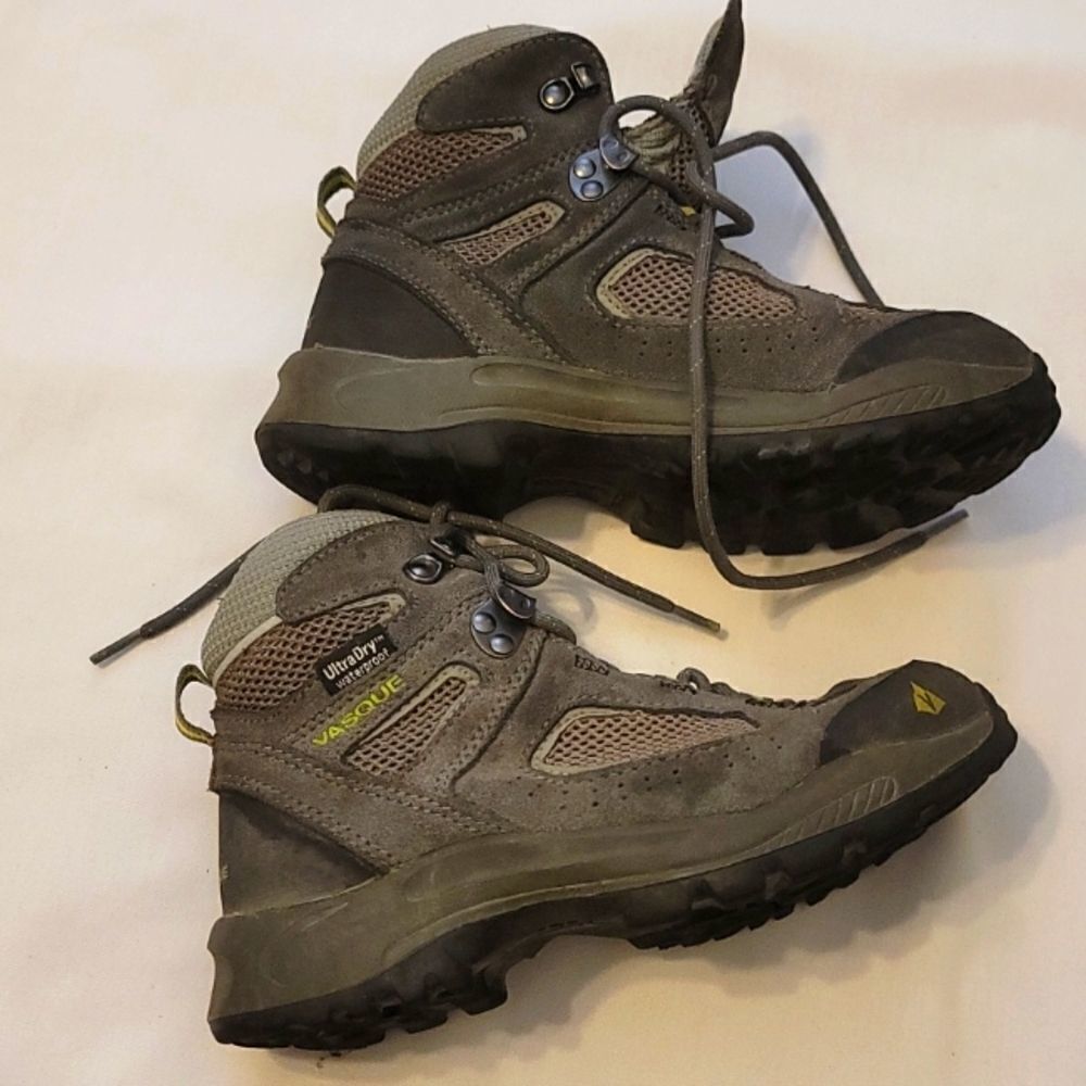 Boy's vasque hiking boots size 2M